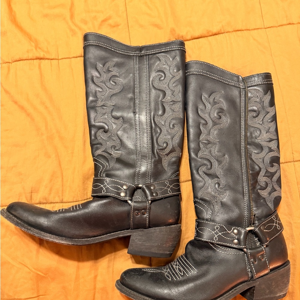 LIBERTY Black Black Embroidered Western Harness Boots size 10